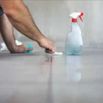 No limpies el suelo hasta saber esto: el mejor desinfectante para eliminar bacterias